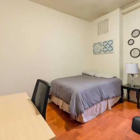 Magnificent 2 Bd 1 Bedroom At Mid West